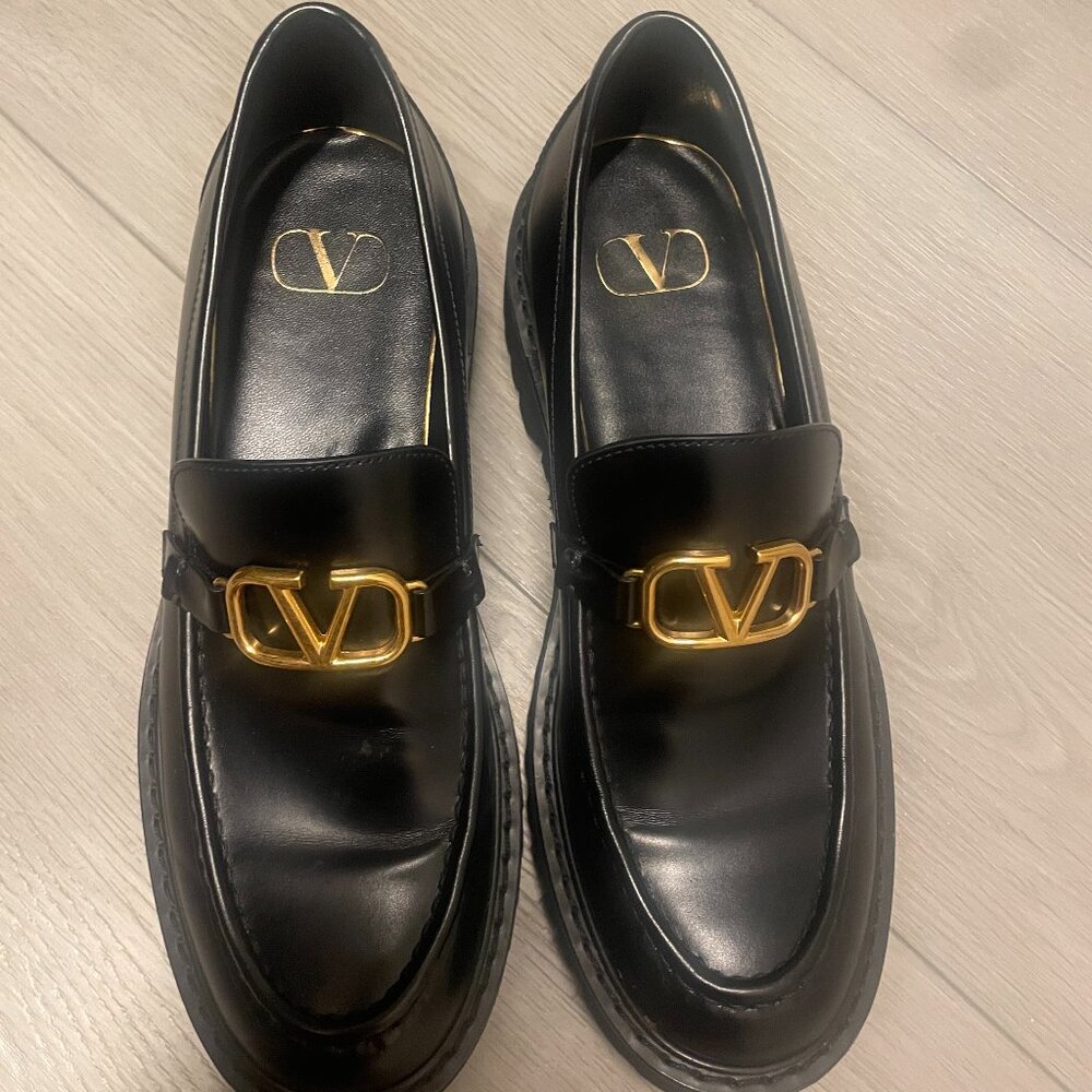 Valentino Garavani  Vlogo Signature Calfskin Loafers Size 40